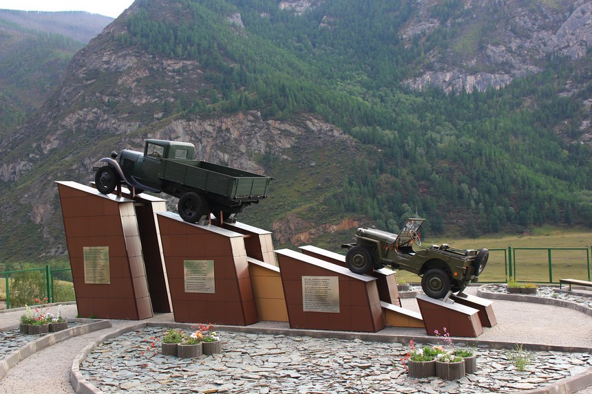 Памятник шофёру Кольке Снегирёву