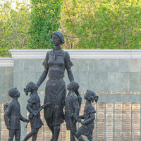 Памятник первой учительнице Оренбург
